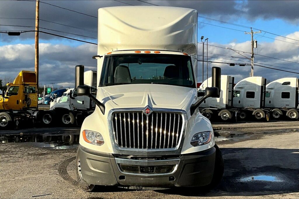 2021 CUM LT625 6×4 Day Cab