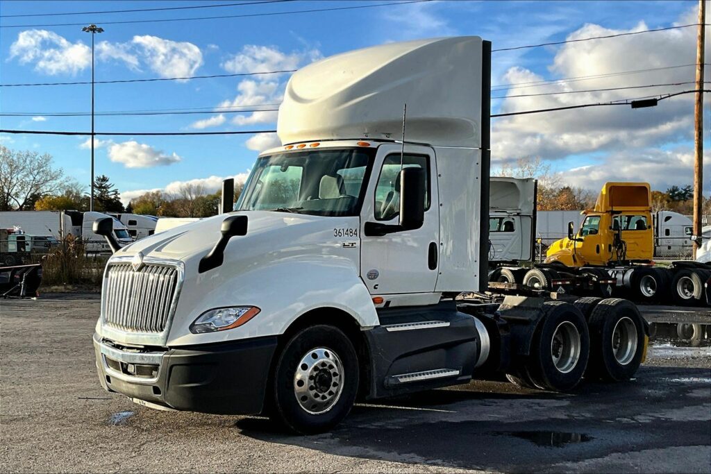 2021 CUM LT625 6×4 Day Cab