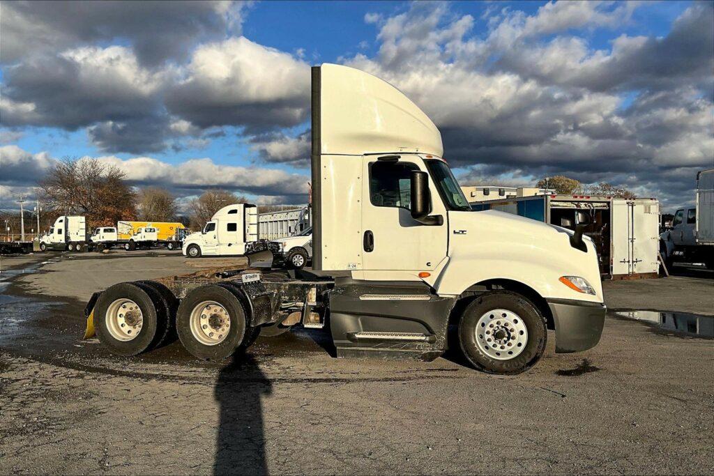 2021 CUM LT625 6×4 Day Cab