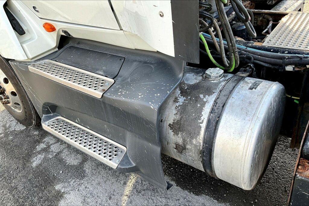 2021 CUM LT625 6×4 Day Cab