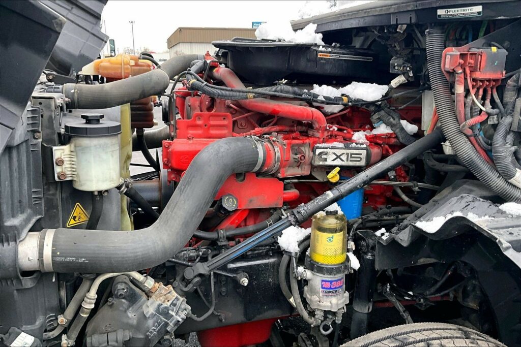 2022 CUM LT625 6×4 Sleeper