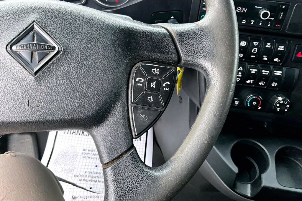 2022 CUM LT625 6×4 Sleeper