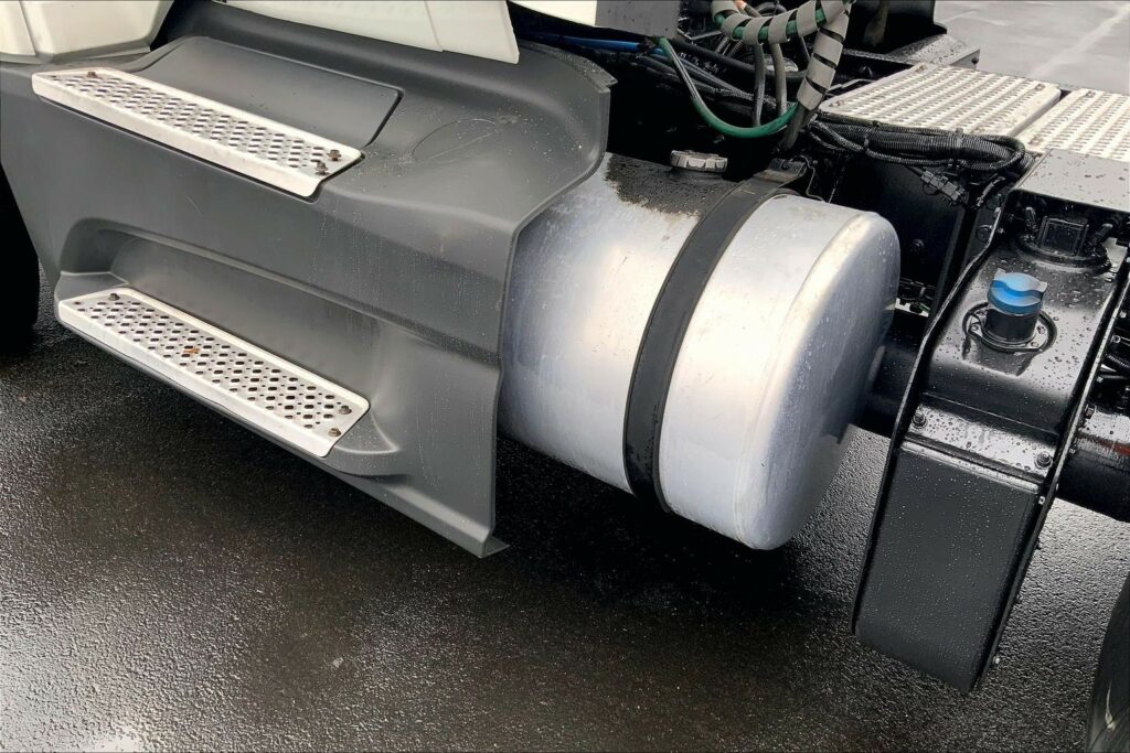 2021 CUM LT625 6×4 Day Cab