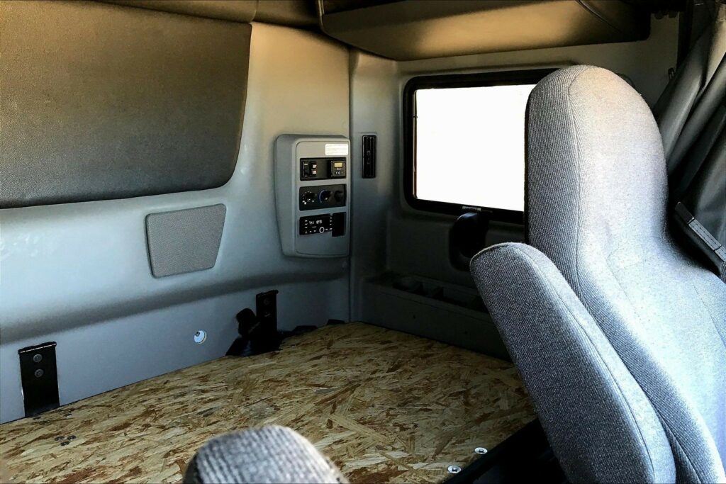 2022 INT LT625 6×4 Sleeper