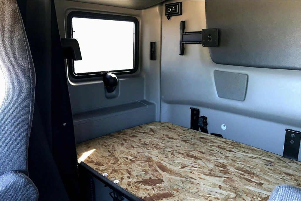 2022 INT LT625 6×4 Sleeper