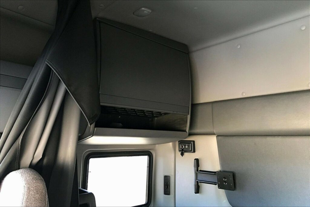 2022 INT LT625 6×4 Sleeper