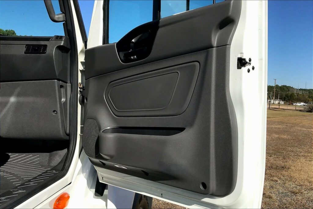 2022 INT LT625 6×4 Sleeper