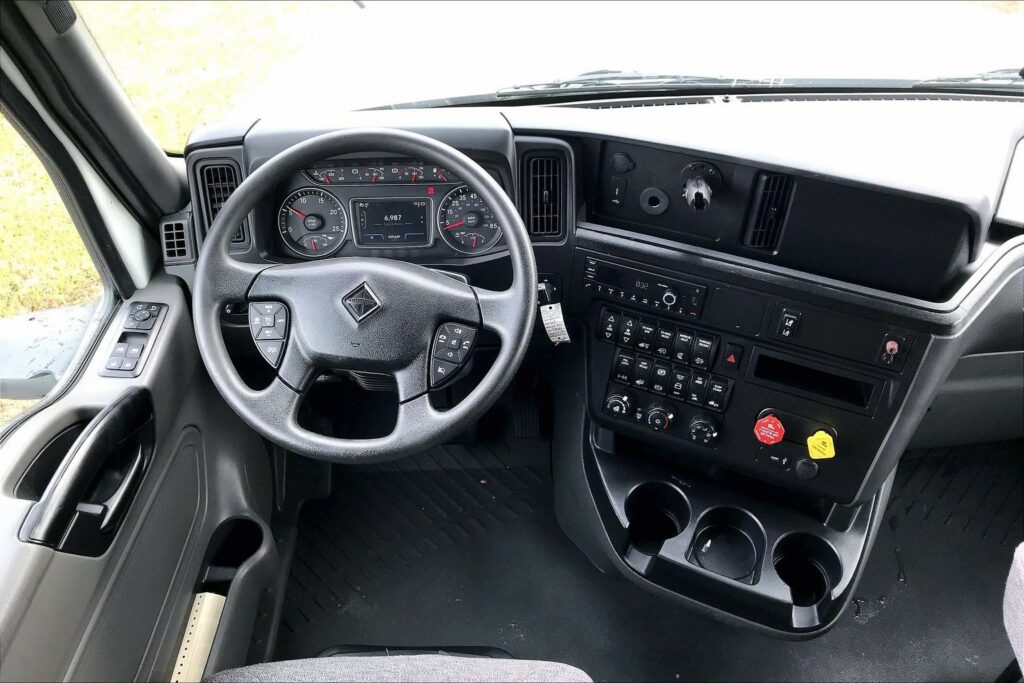 2022 INT LT625 6×4 Sleeper