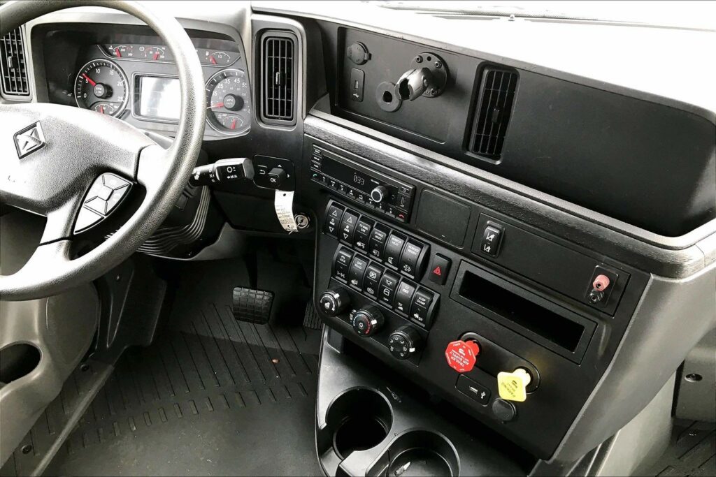 2022 INT LT625 6×4 Sleeper