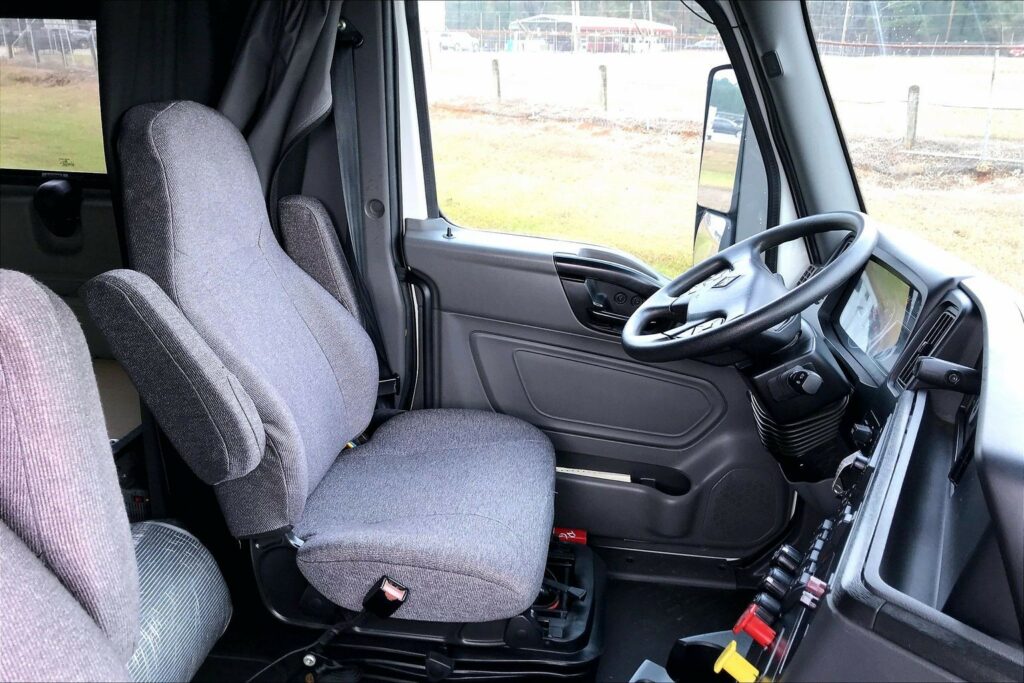 2022 INT LT625 6×4 Sleeper