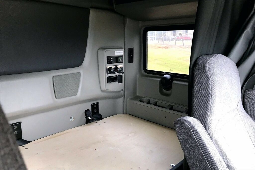 2022 INT LT625 6×4 Sleeper