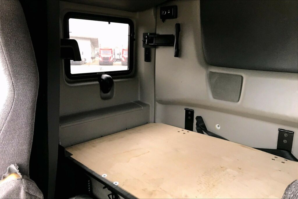 2022 INT LT625 6×4 Sleeper