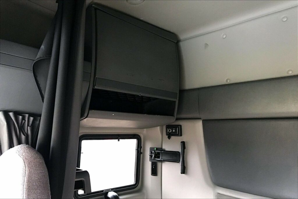 2022 INT LT625 6×4 Sleeper