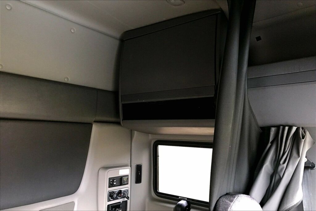 2022 INT LT625 6×4 Sleeper