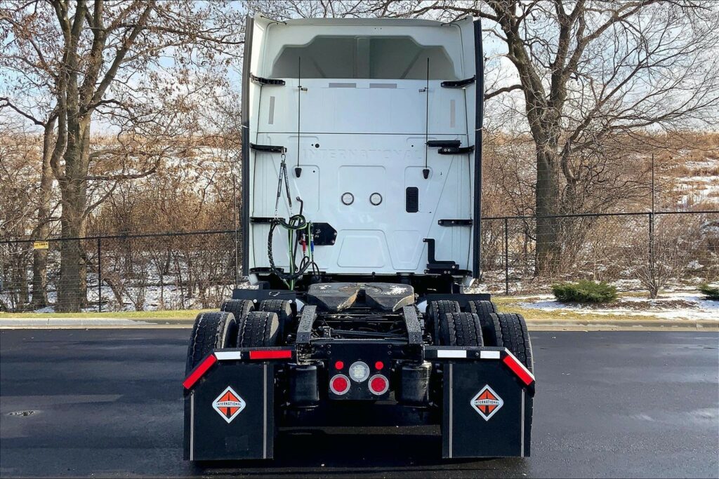 2022 INT LT625 6×4 Sleeper