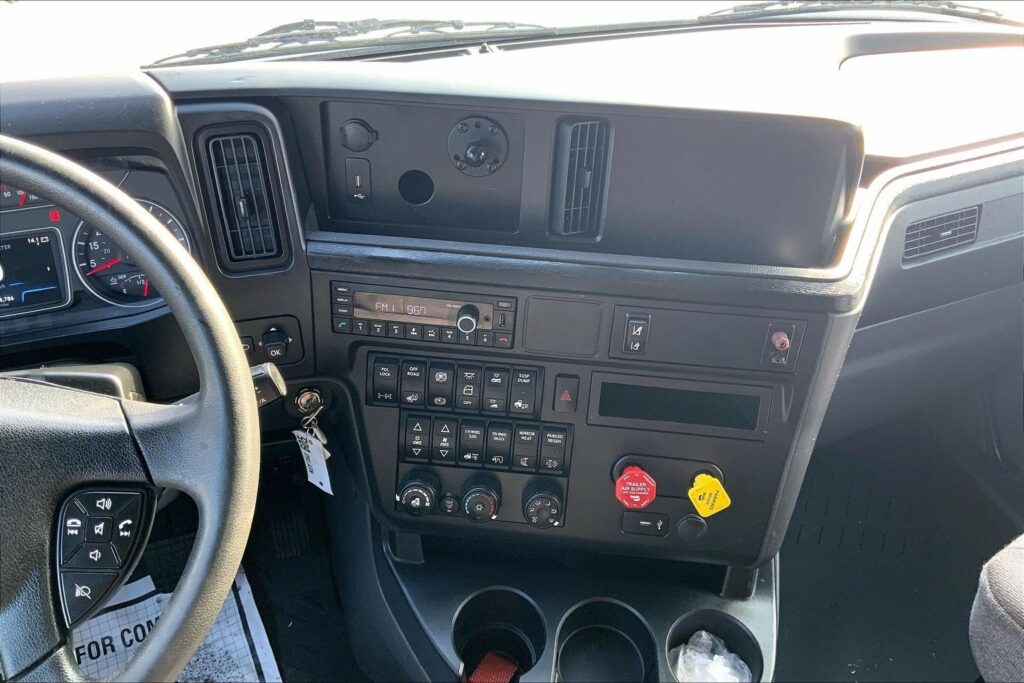 2022 INT LT625 6×4 Sleeper