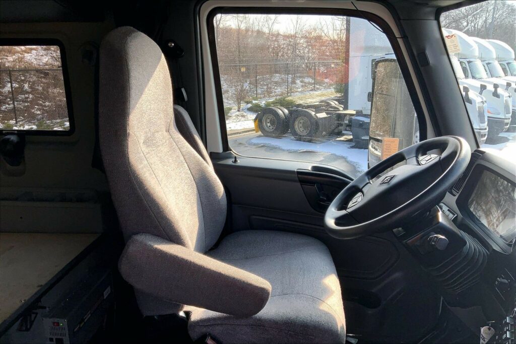 2022 INT LT625 6×4 Sleeper