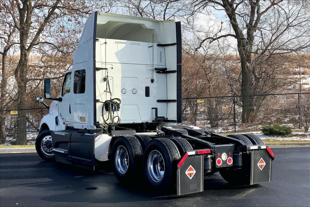 2022 INT LT625 6×4 Sleeper