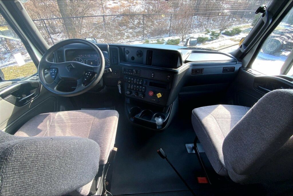 2022 INT LT625 6×4 Sleeper