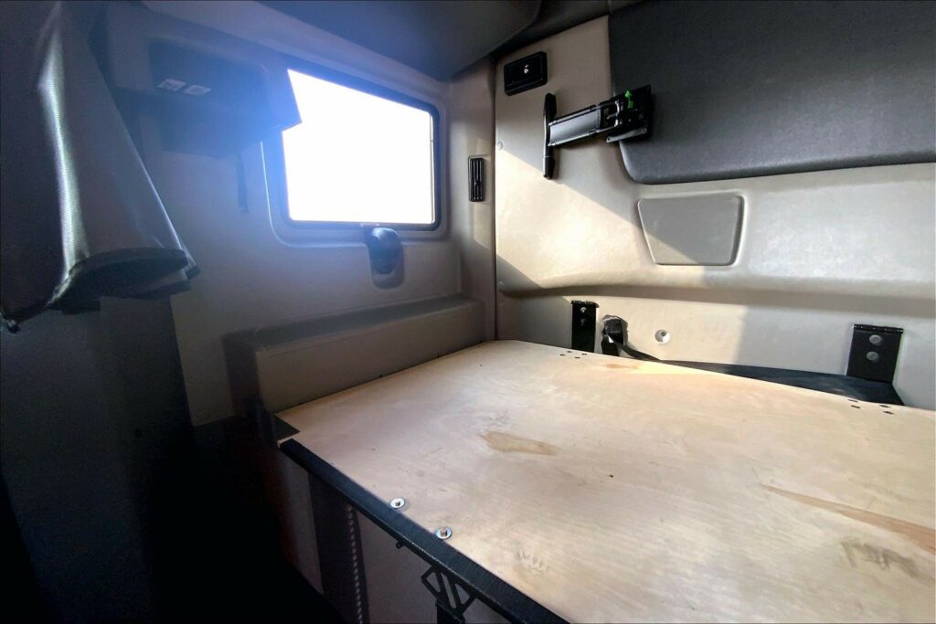 2022 INT LT625 6×4 Sleeper