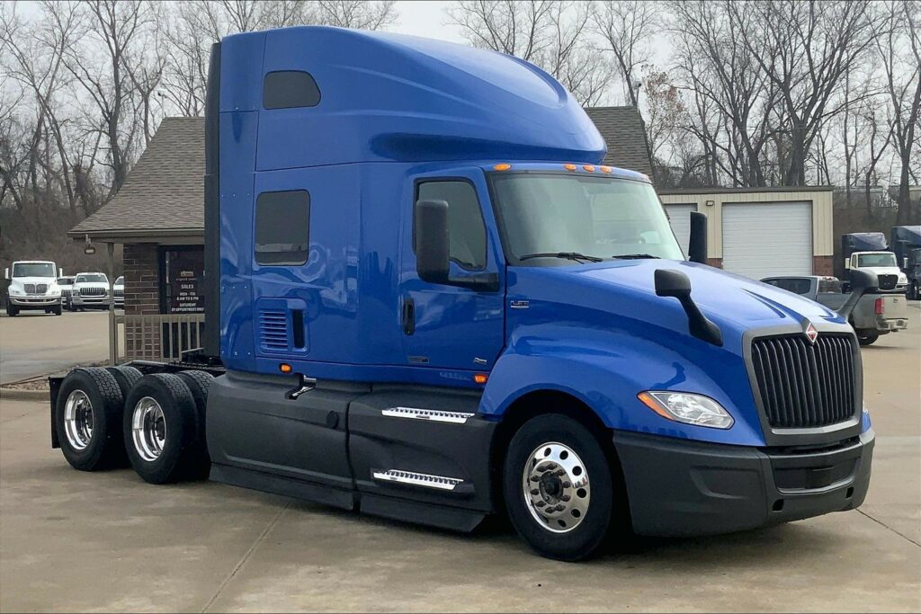 2022 INT LT625 6×4 Sleeper