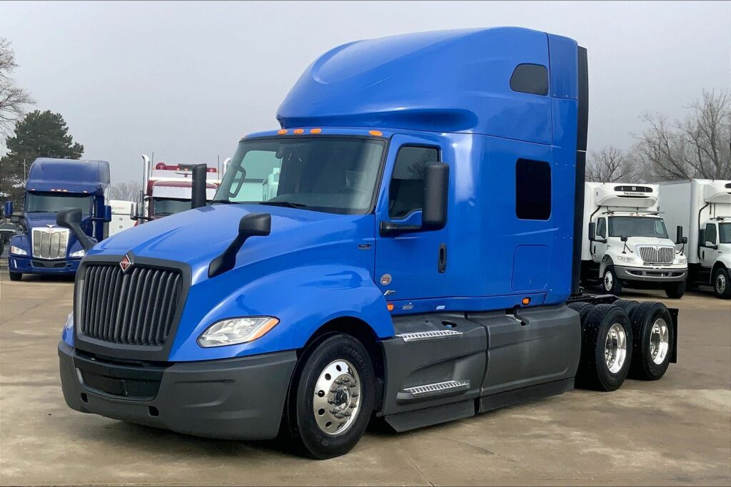 2022 INT LT625 6×4 Sleeper