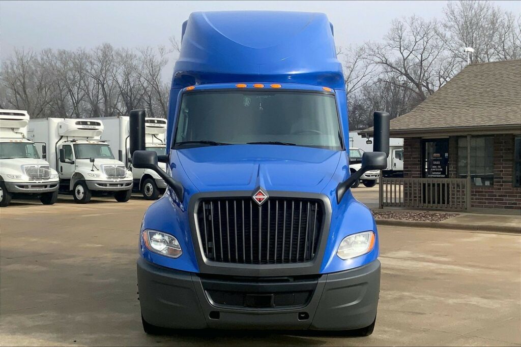 2022 INT LT625 6×4 Sleeper