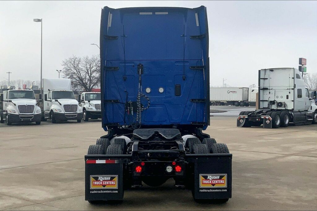 2022 INT LT625 6×4 Sleeper