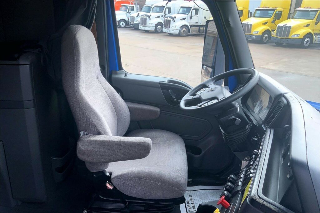 2022 INT LT625 6×4 Sleeper