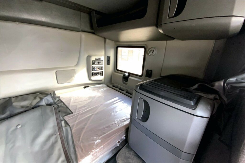 2022 INT LT625 6×4 Sleeper