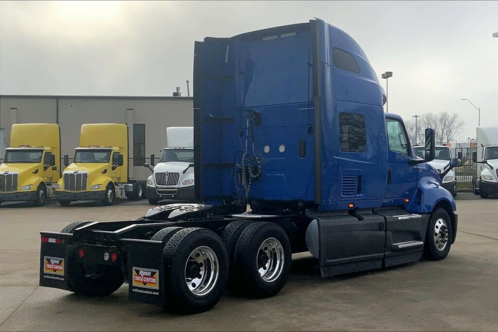 2022 INT LT625 6×4 Sleeper