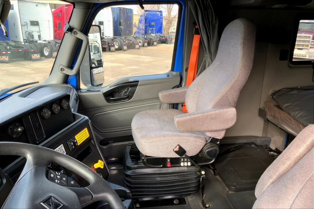 2022 INT LT625 6×4 Sleeper