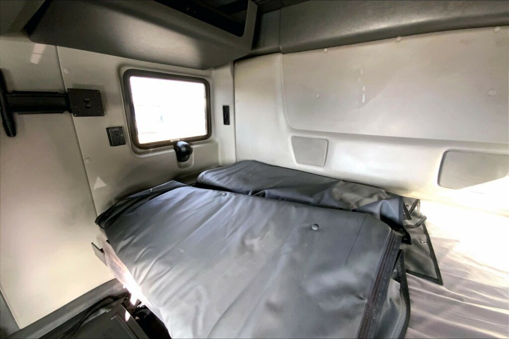 2022 INT LT625 6×4 Sleeper