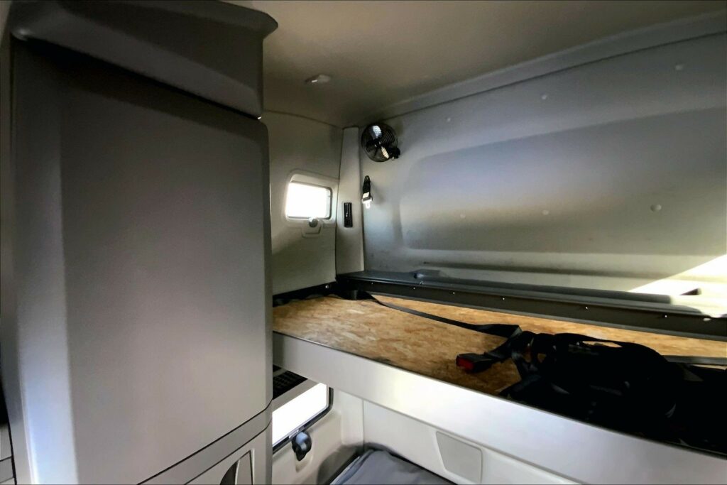 2022 INT LT625 6×4 Sleeper