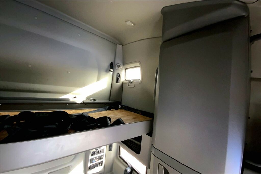 2022 INT LT625 6×4 Sleeper