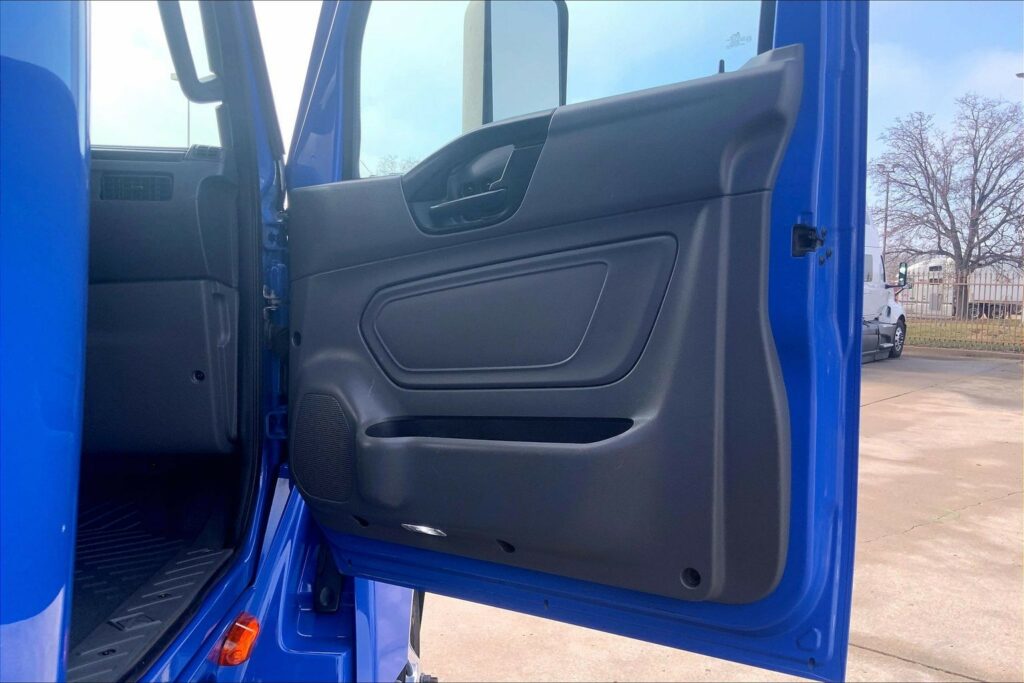 2022 INT LT625 6×4 Sleeper