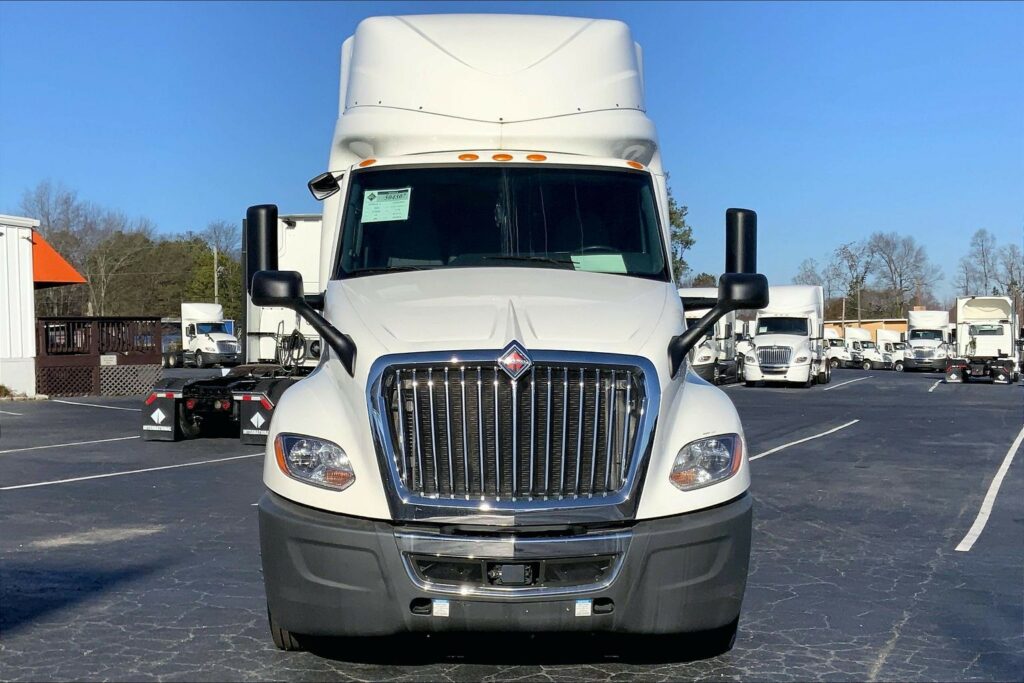 2022 INT LT625 6×4 Sleeper