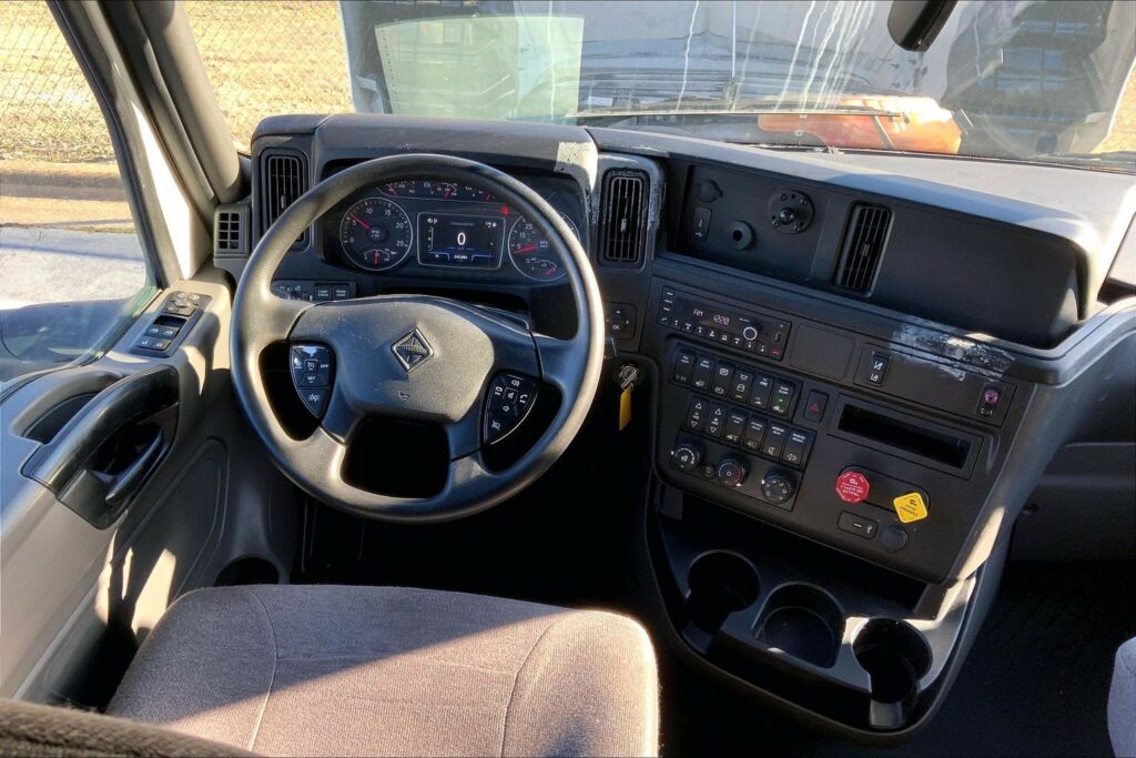 2022 INT LT625 6×4 Sleeper