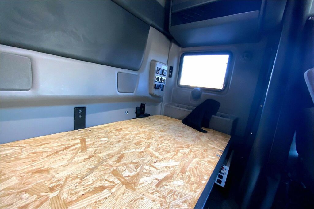 2022 INT LT625 6×4 Sleeper