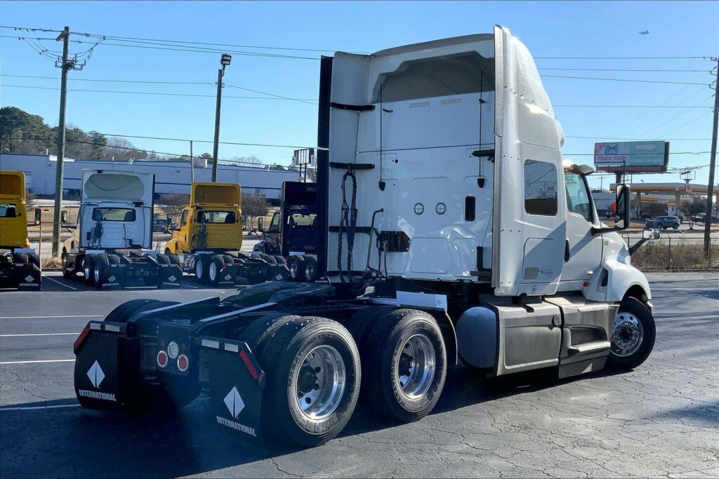 2022 INT LT625 6×4 Sleeper