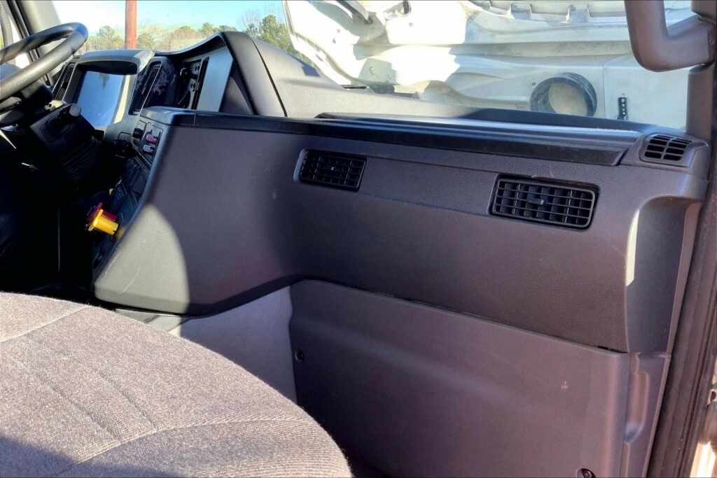 2022 INT LT625 6×4 Sleeper