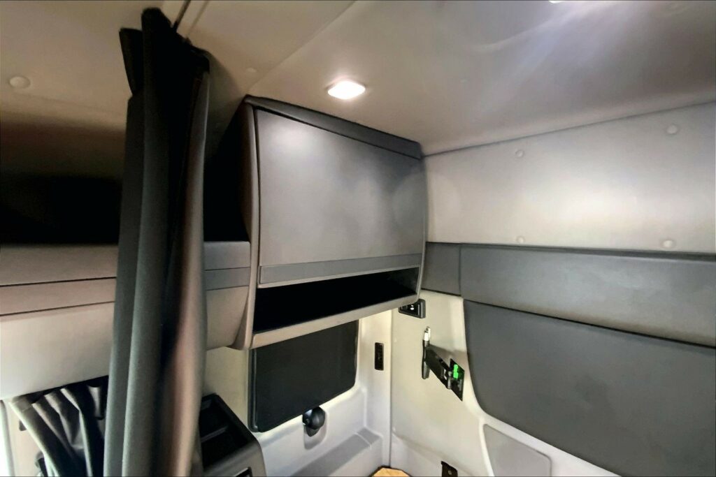 2022 INT LT625 6×4 Sleeper