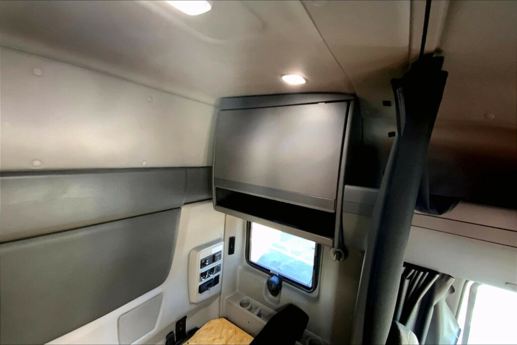 2022 INT LT625 6×4 Sleeper