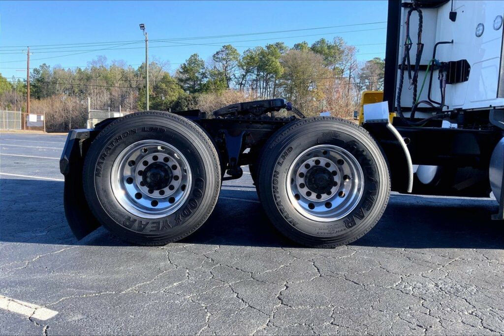 2022 INT LT625 6×4 Sleeper