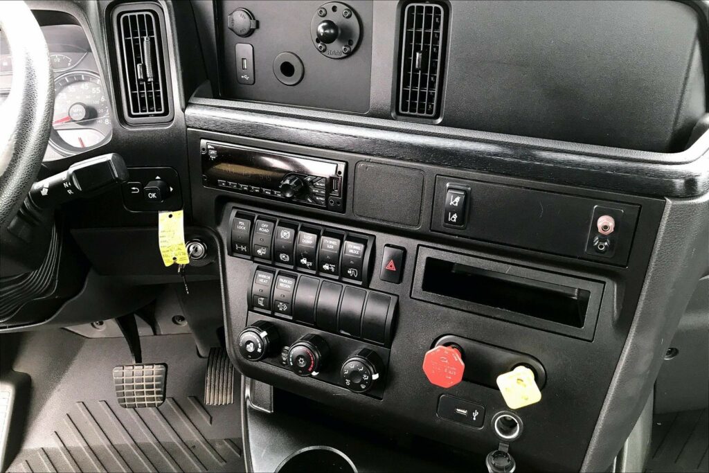 2021 INT LT625 6×4 Day Cab