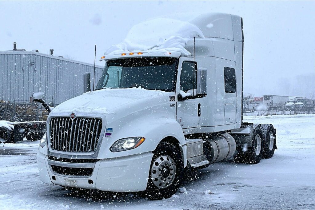 2022 INT LT625 6×4 Sleeper