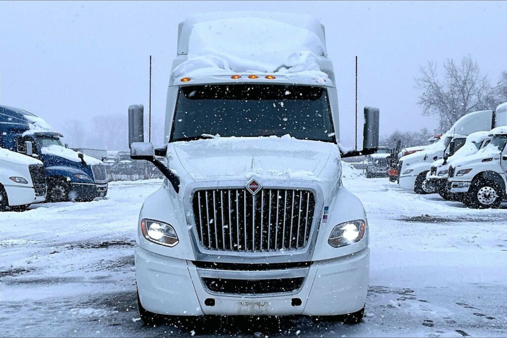 2022 INT LT625 6×4 Sleeper