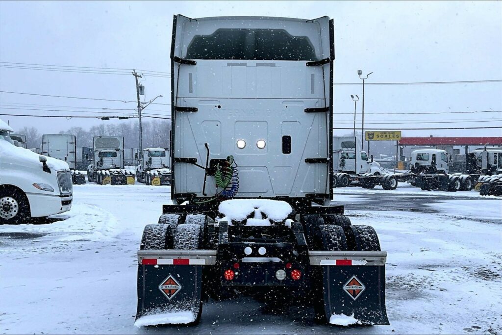 2022 INT LT625 6×4 Sleeper