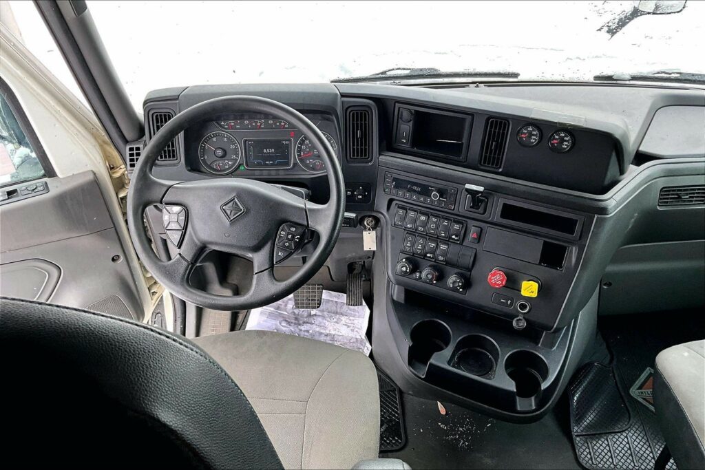 2022 INT LT625 6×4 Sleeper