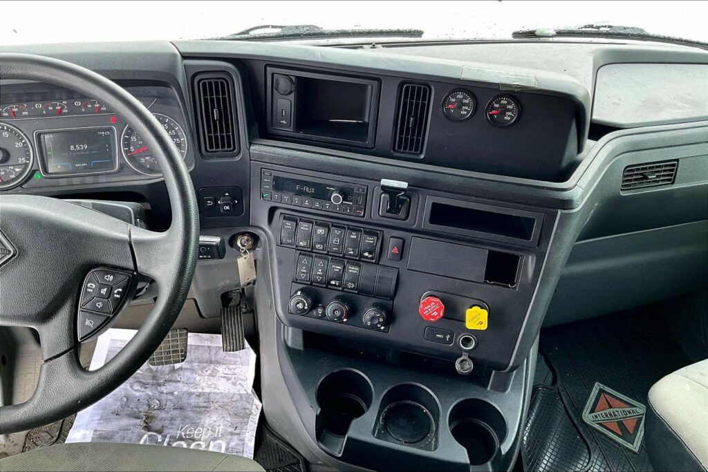 2022 INT LT625 6×4 Sleeper